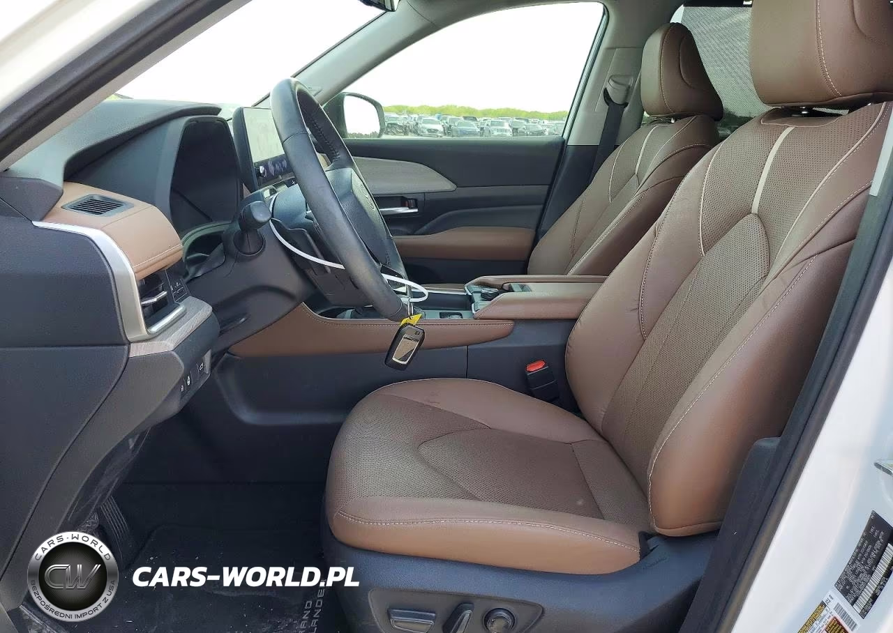 2025 Toyota Grand Highlander Platinum VIN:5TDAAAB59SS100825 - 7