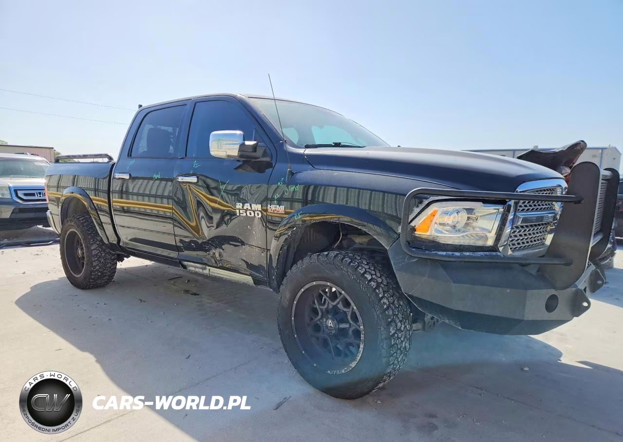 2018 Ram 1500 Laramie VIN:1C6RR7NT0JS110522 - 4