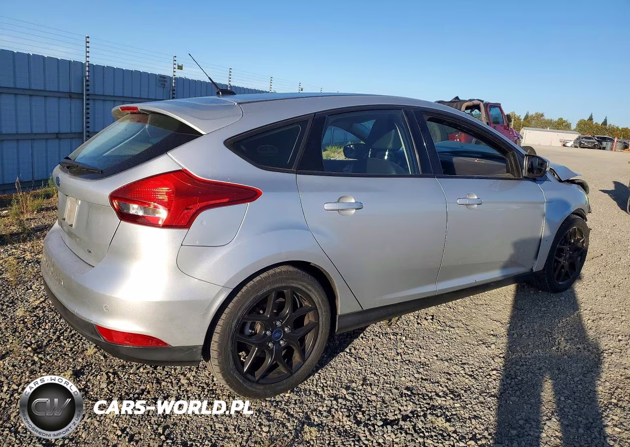 2016 Ford Focus Se VIN:1FADP3K2XGL329218 - 3