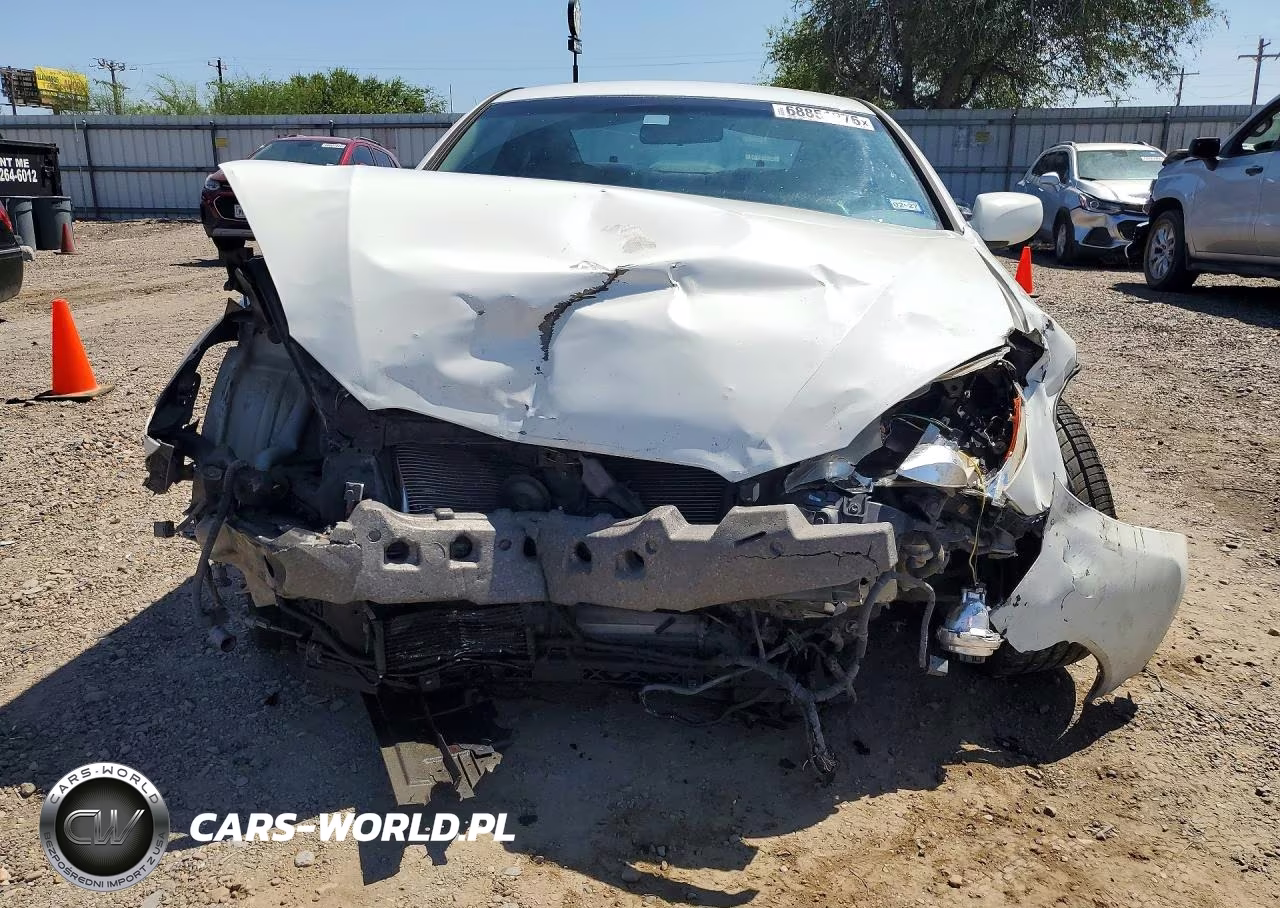 2010 Hyundai Genesis Coupe 2.0T VIN:KMHHT6KD9AU029712 - 5