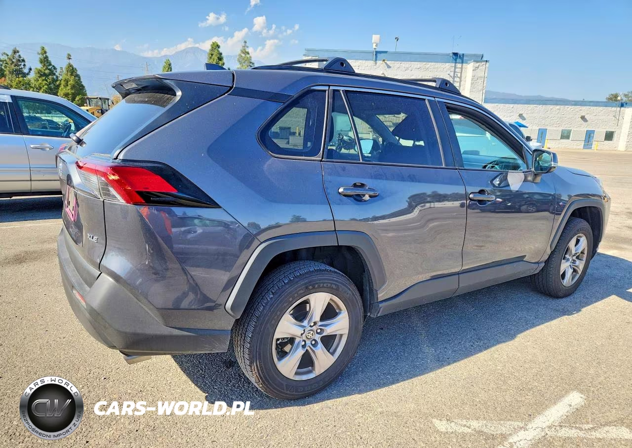 2025 Toyota Rav4 Xle VIN:2T3W1RFV0SW395679 - 3