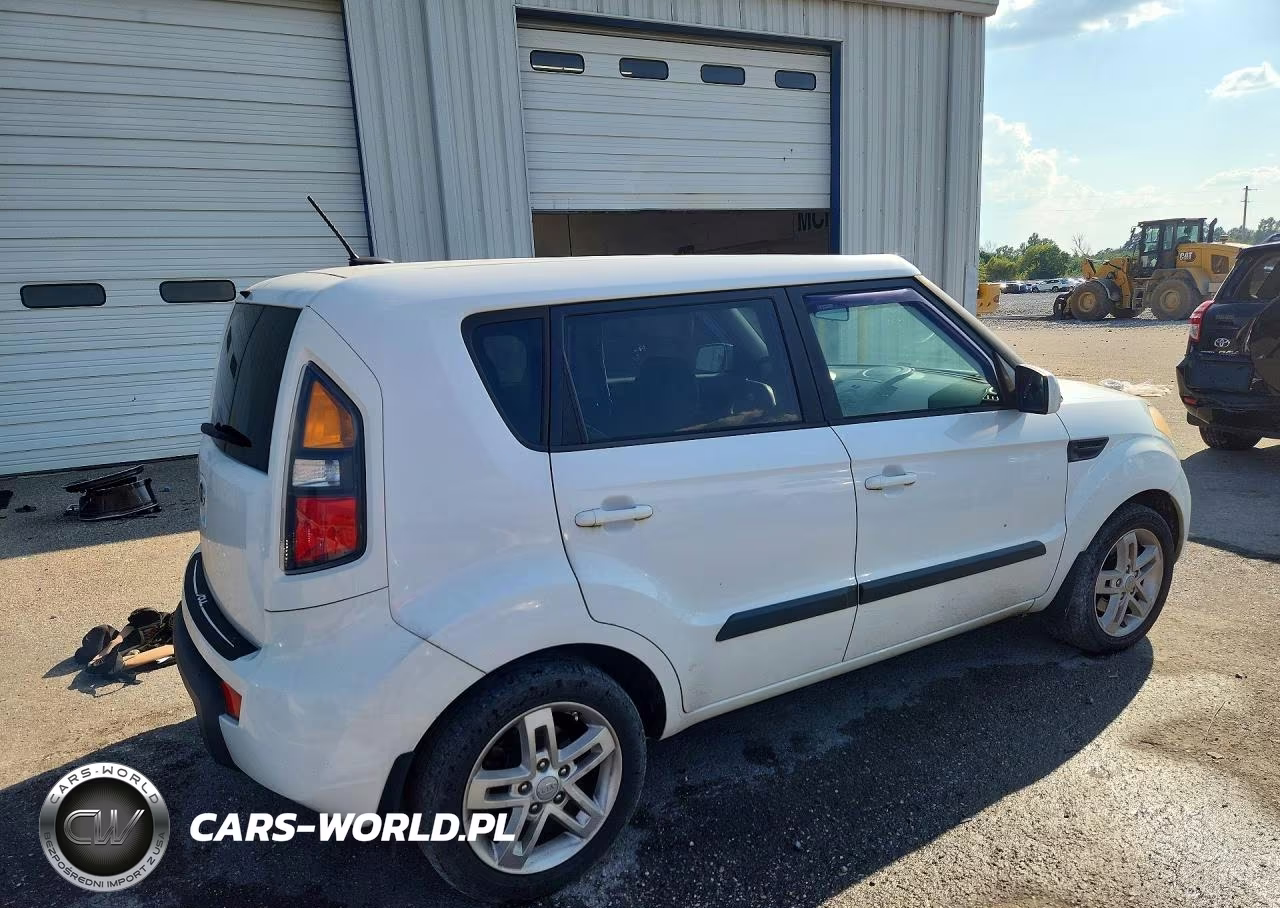 2011 Kia Soul + VIN:KNDJT2A21B7708842 - 3