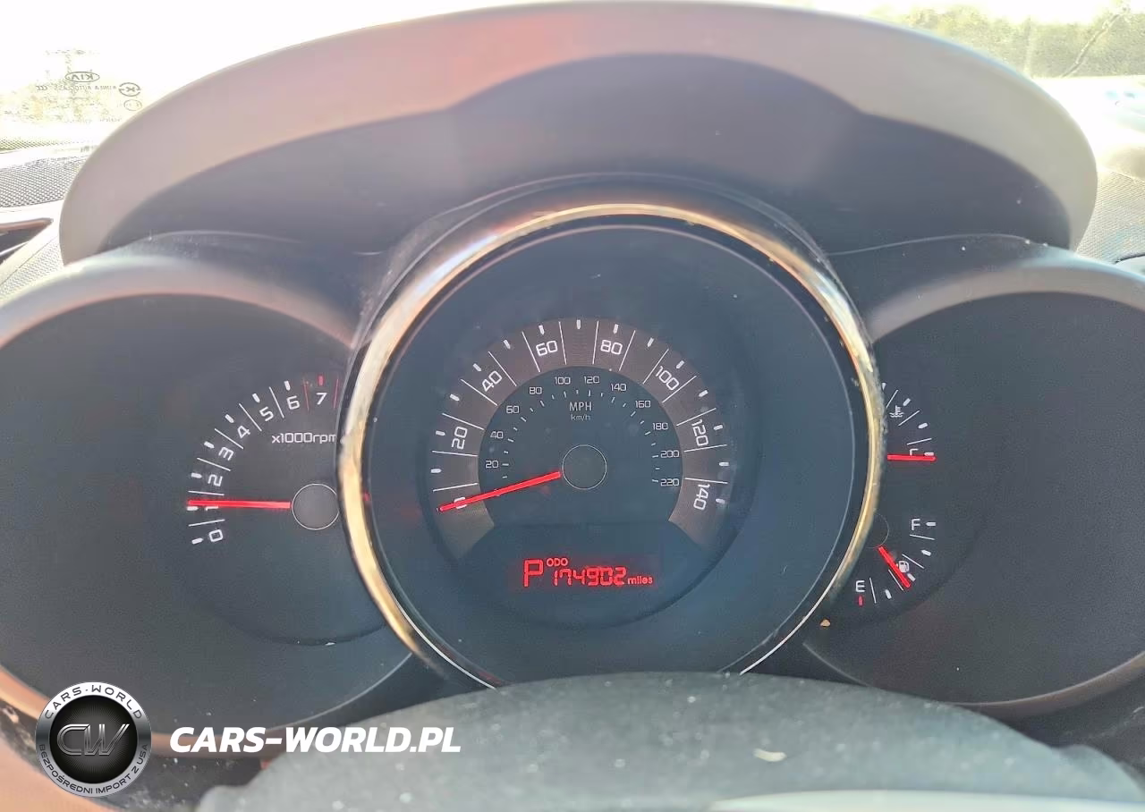 2011 Kia Soul + VIN:KNDJT2A21B7708842 - 9