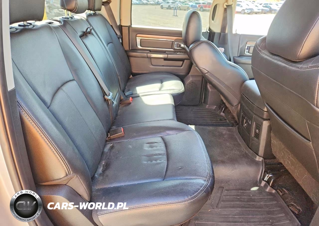 2018 Ram 1500 Laramie VIN:1C6RR7NT7JS172533 - 10
