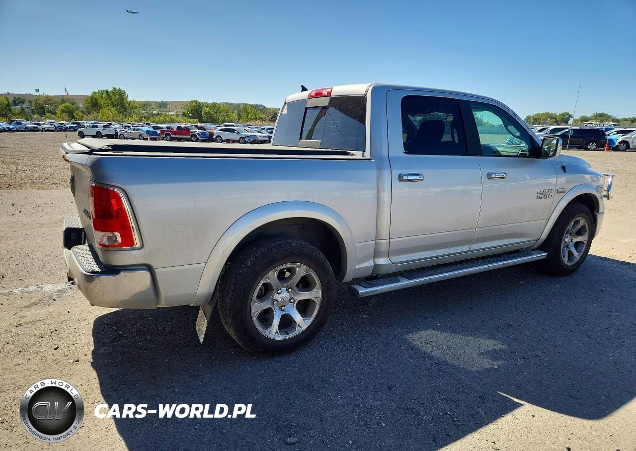 2018 Ram 1500 Laramie VIN:1C6RR7NT7JS172533 - 3