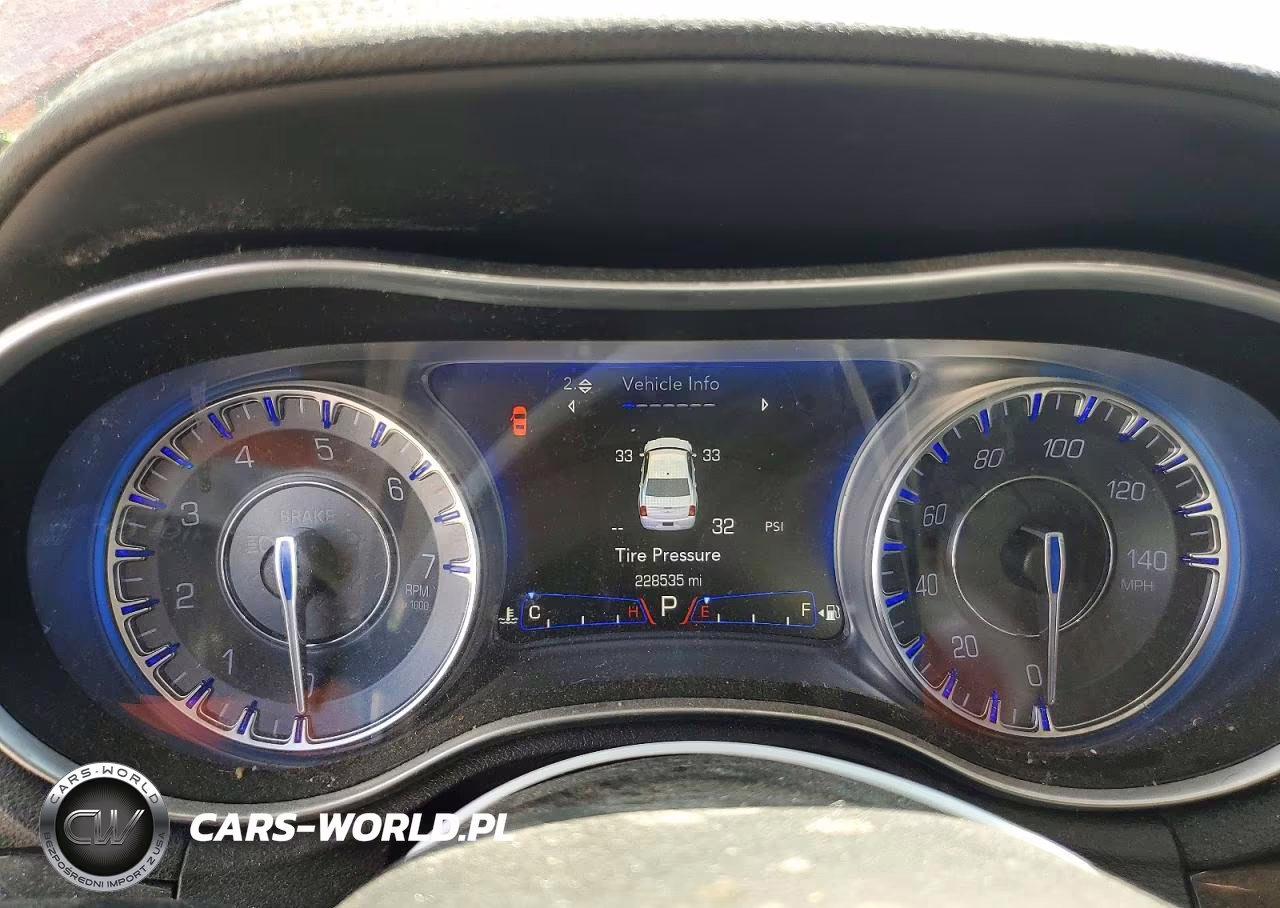 2018 Chrysler 300 Limited VIN:2C3CCAEG3JH208164 - 9