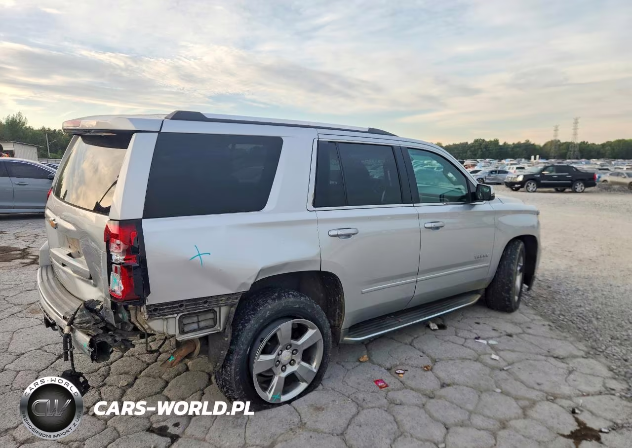 2018 Chevrolet Tahoe C1500 Premier VIN:1GNSCCKC5JR245244 - 3