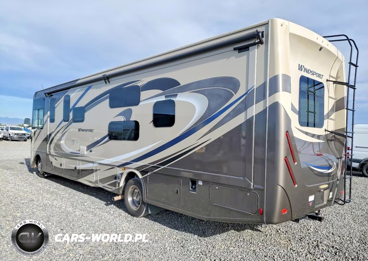 2017 Ford F53 VIN:1F66F5DY8H0A16340 - 3