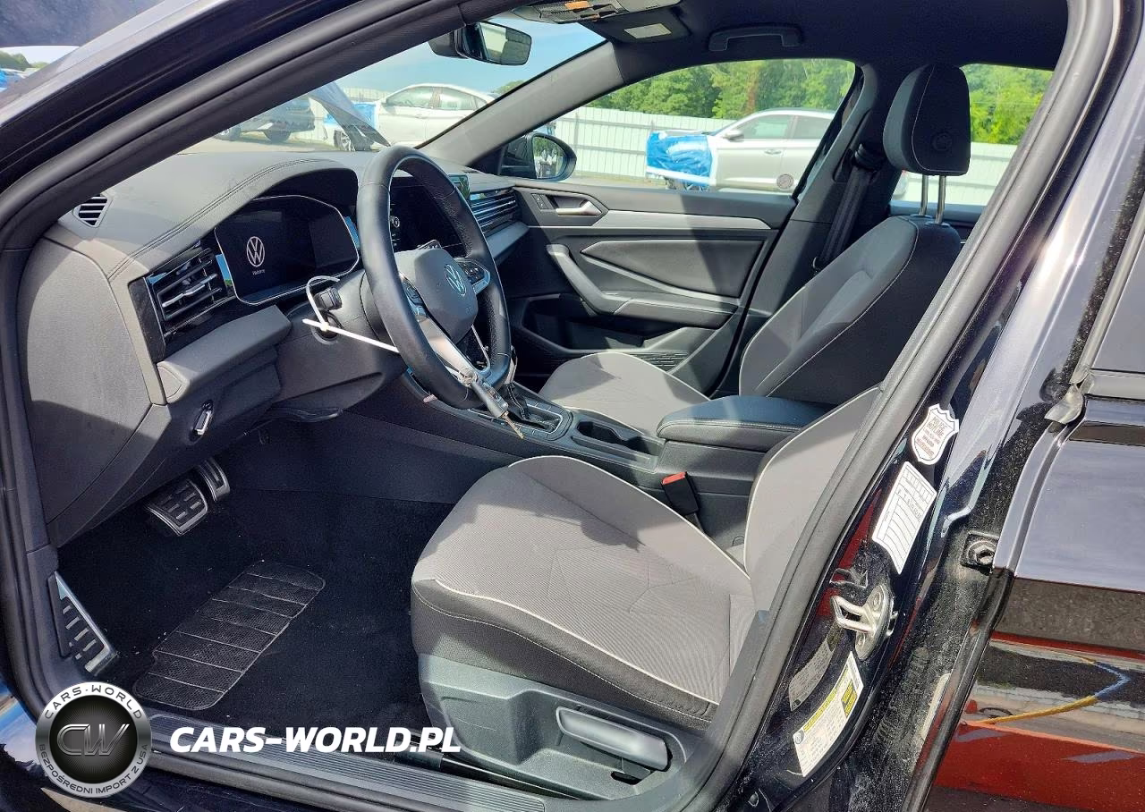 2025 Volkswagen Jetta Sport VIN:3VWBX7BU9SM046355 - 7