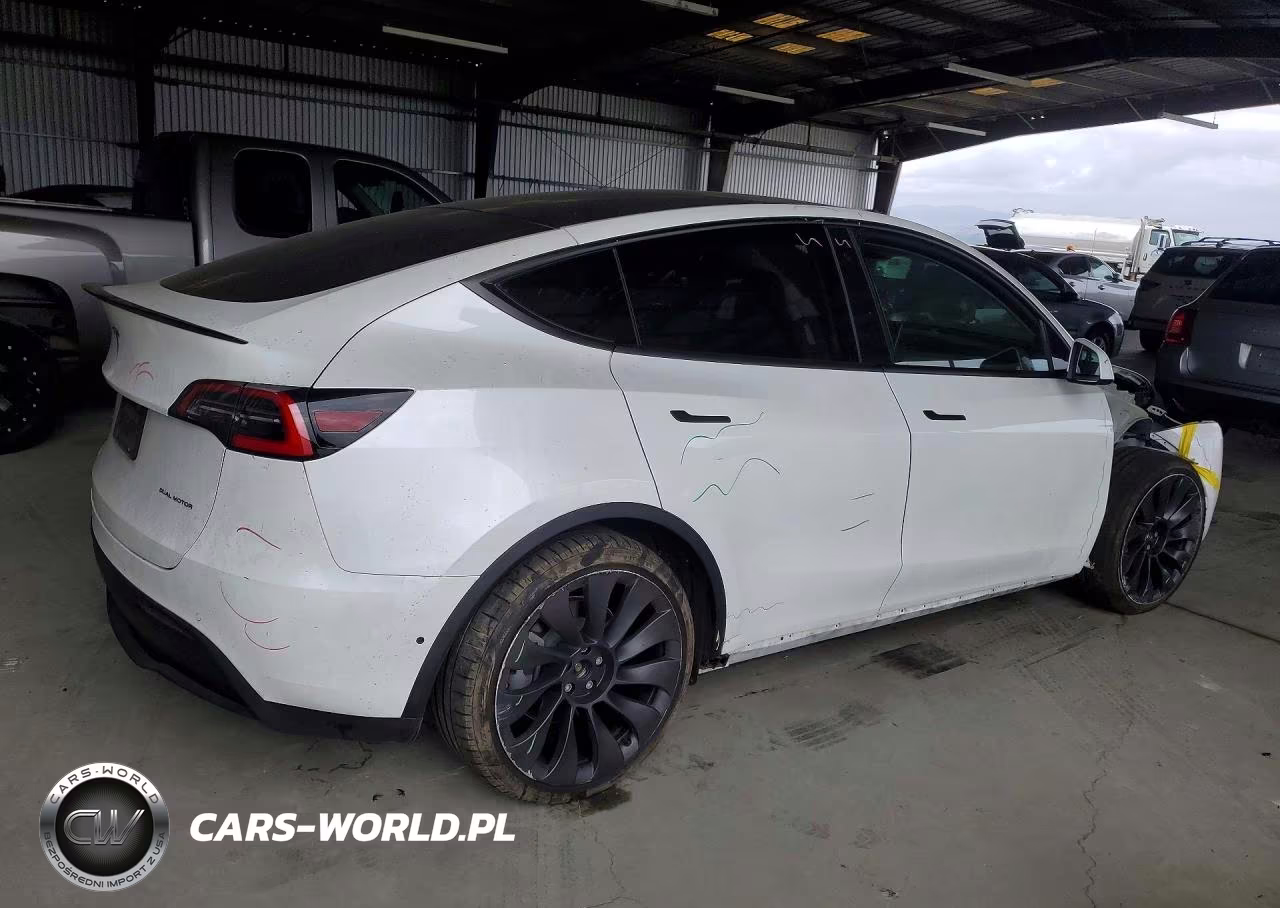 2020 Tesla Model Y VIN:5YJYGDEE4LF051159 - 3