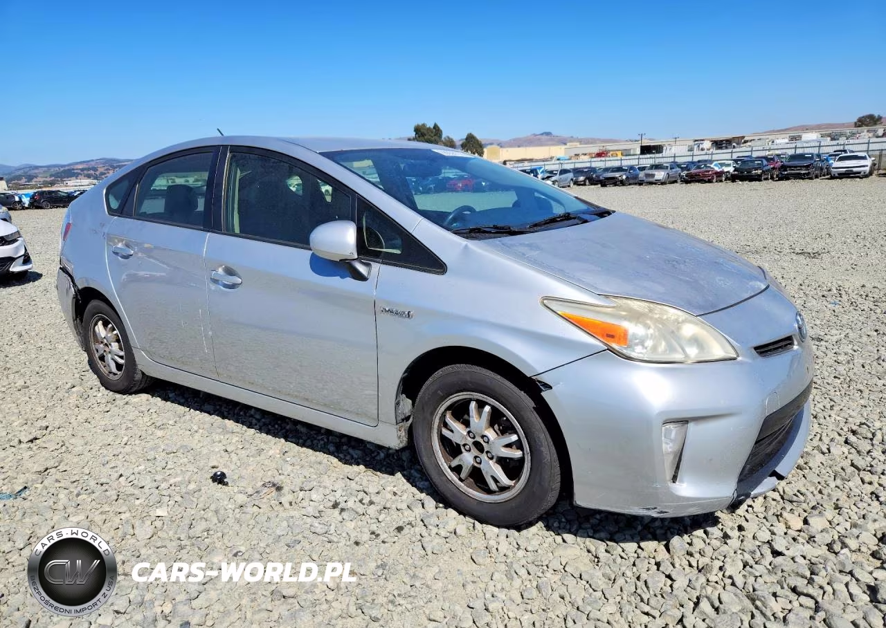 2013 Toyota Prius Two VIN:JTDKN3DU0D5553376 - 4