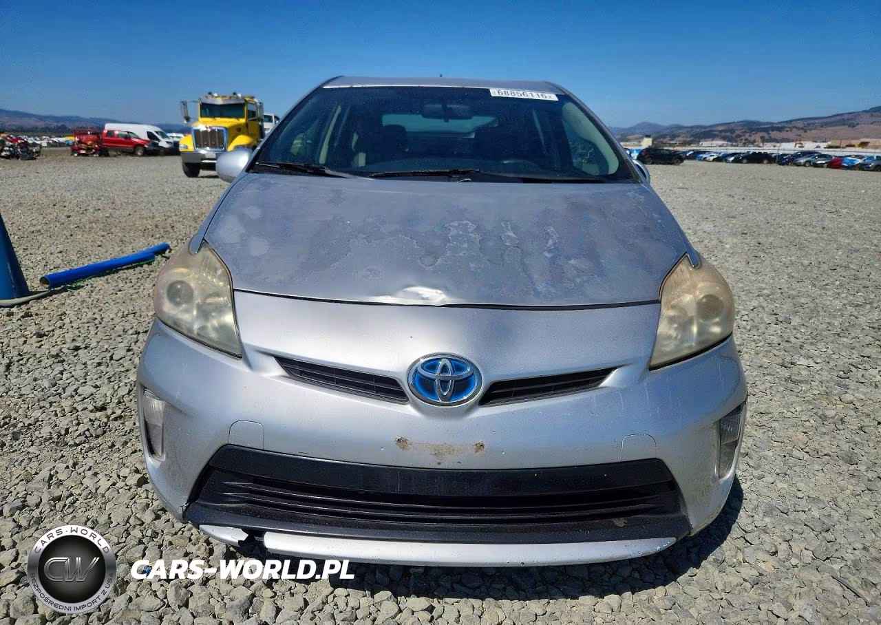 2013 Toyota Prius Two VIN:JTDKN3DU0D5553376 - 5