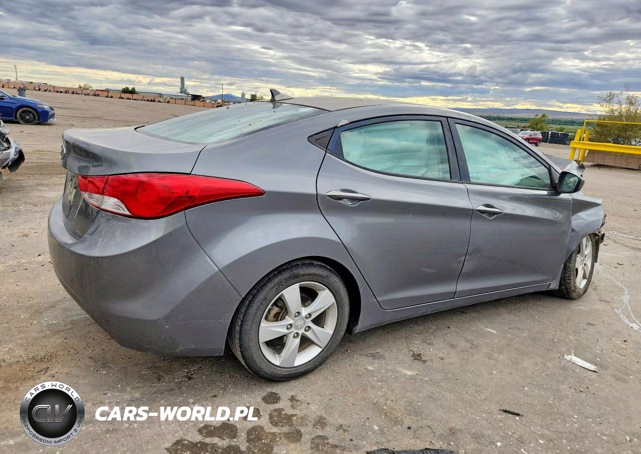 2013 Hyundai Elantra Gls VIN:5NPDH4AE6DH372916 - 3