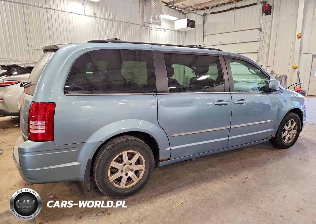 2010 Chrysler Town & Country Touring VIN:2A4RR5D10AR184094 - 3