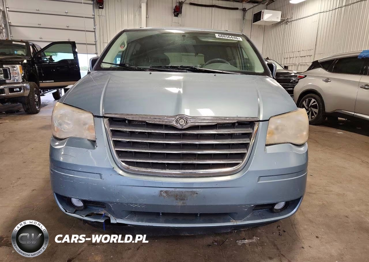 2010 Chrysler Town & Country Touring VIN:2A4RR5D10AR184094 - 5