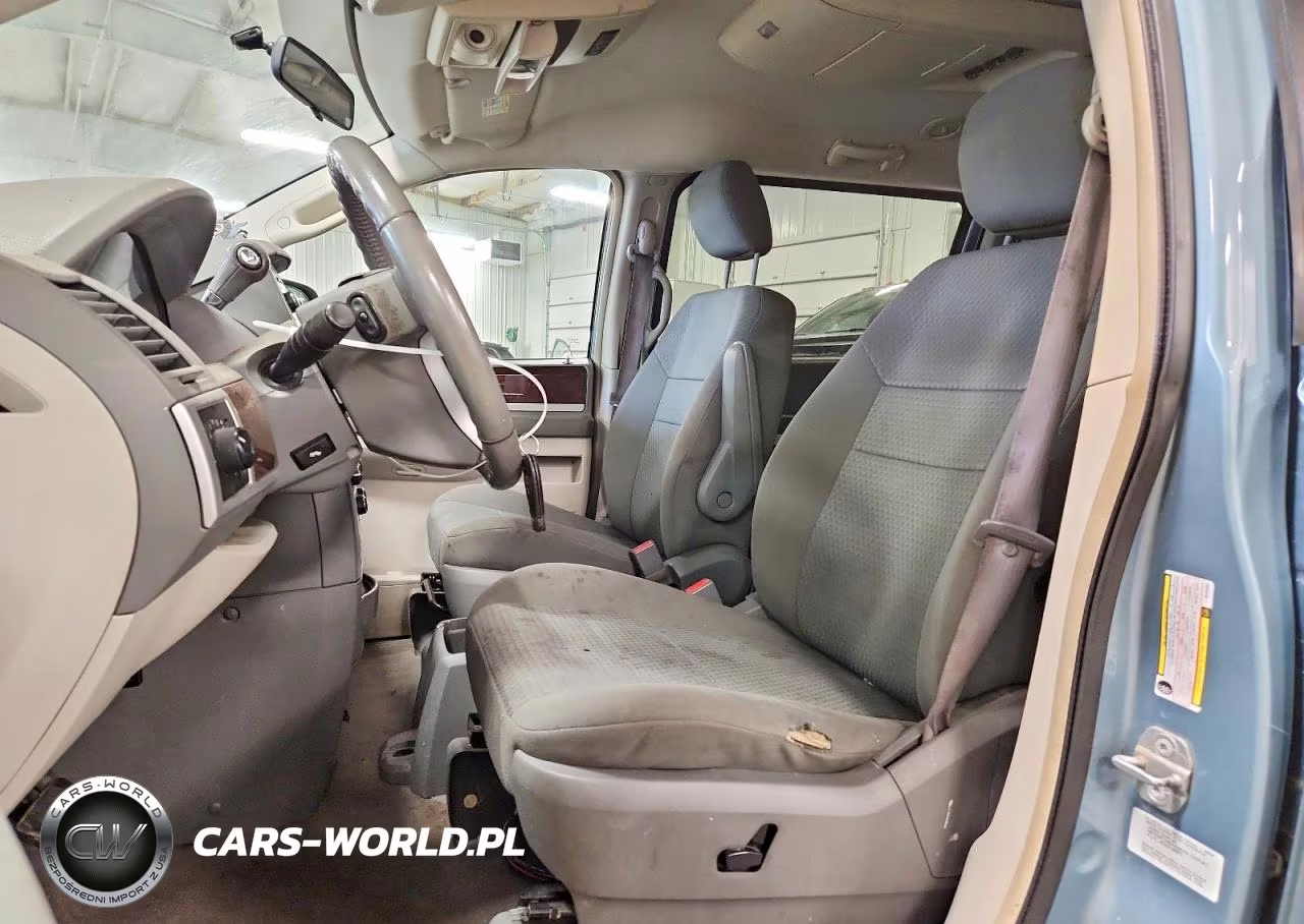 2010 Chrysler Town & Country Touring VIN:2A4RR5D10AR184094 - 7