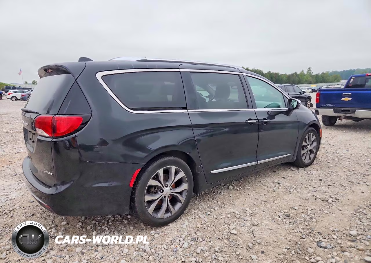 2018 Chrysler Pacifica Limited VIN:2C4RC1GG2JR121594 - 3