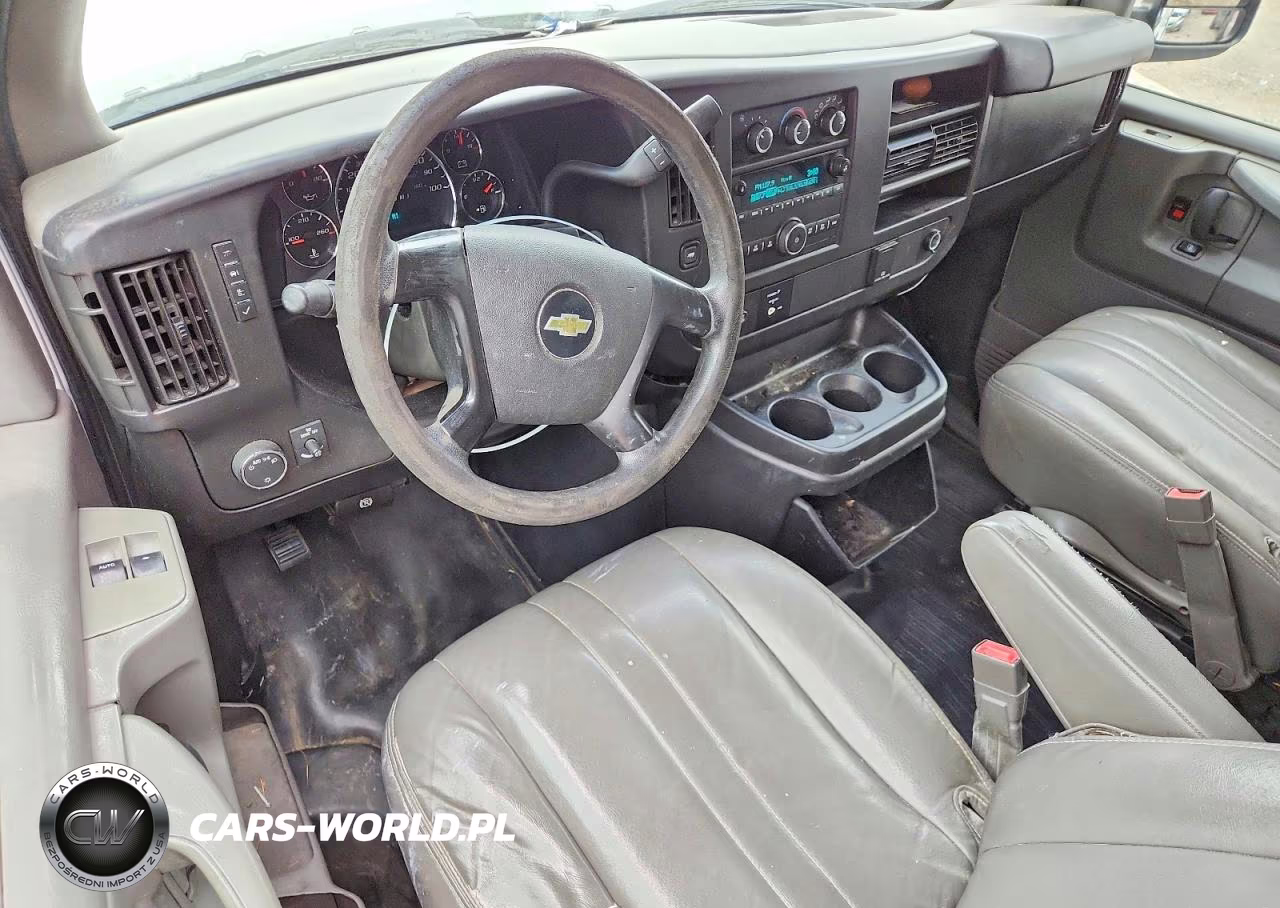 2015 Chevrolet Express G2500 VIN:1GCWGFCF8F1283484 - 8