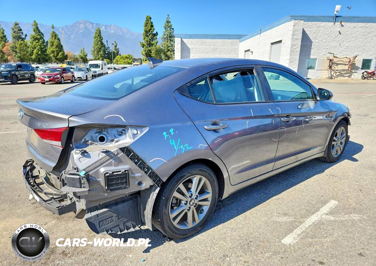 2018 Hyundai Elantra Sel VIN:5NPD84LF6JH264894 - 3