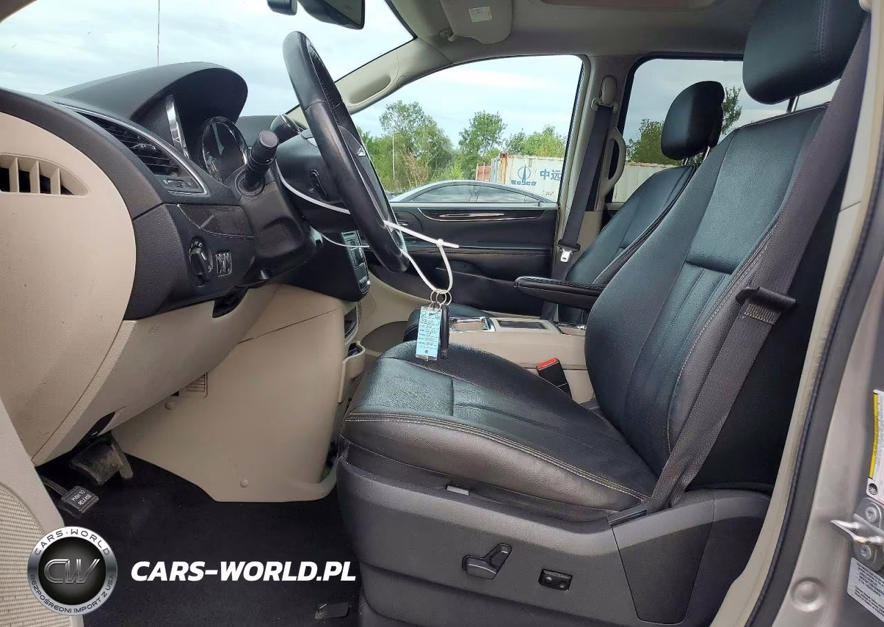2016 Chrysler Town & Country Touring L VIN:2C4RC1CG0GR190802 - 7