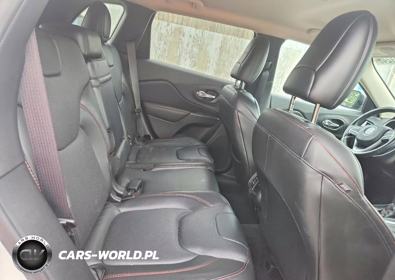 2015 Jeep Cherokee Trailhawk VIN:1C4PJMBS0FW701998 - 11