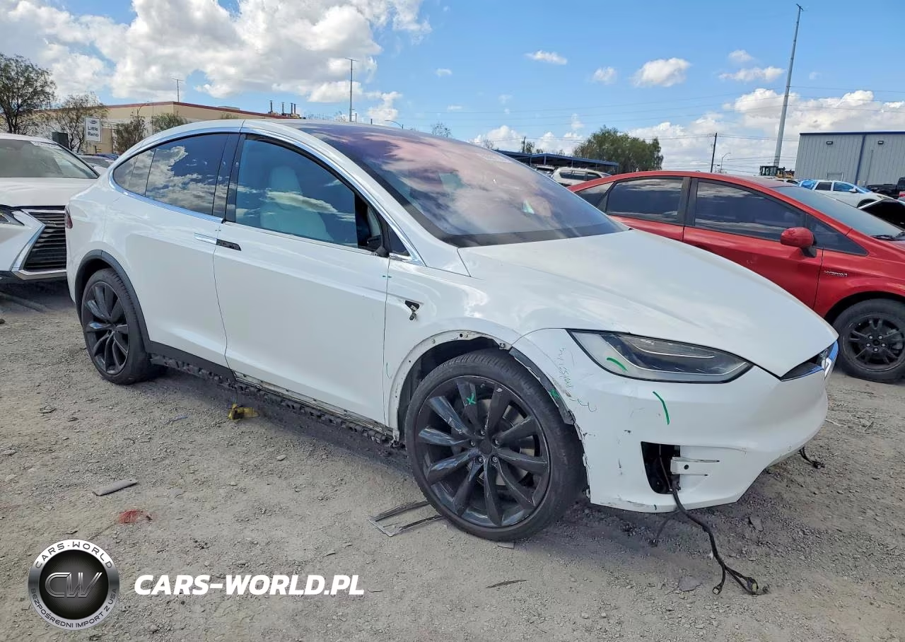 2017 Tesla Model X VIN:5YJXCDE28HF055770 - 4
