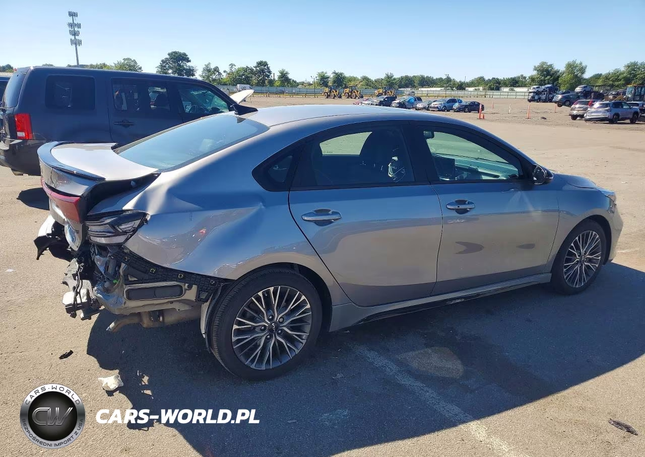 2024 Kia Forte Gt Line VIN:3KPF54AD7RE830838 - 3