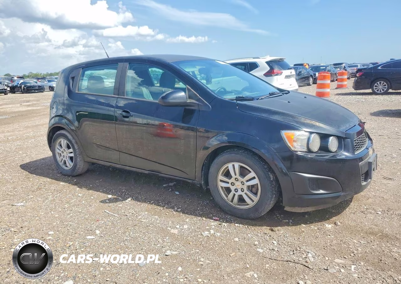 2012 Chevrolet Sonic Ls VIN:1G1JA6SHXC4152770 - 4