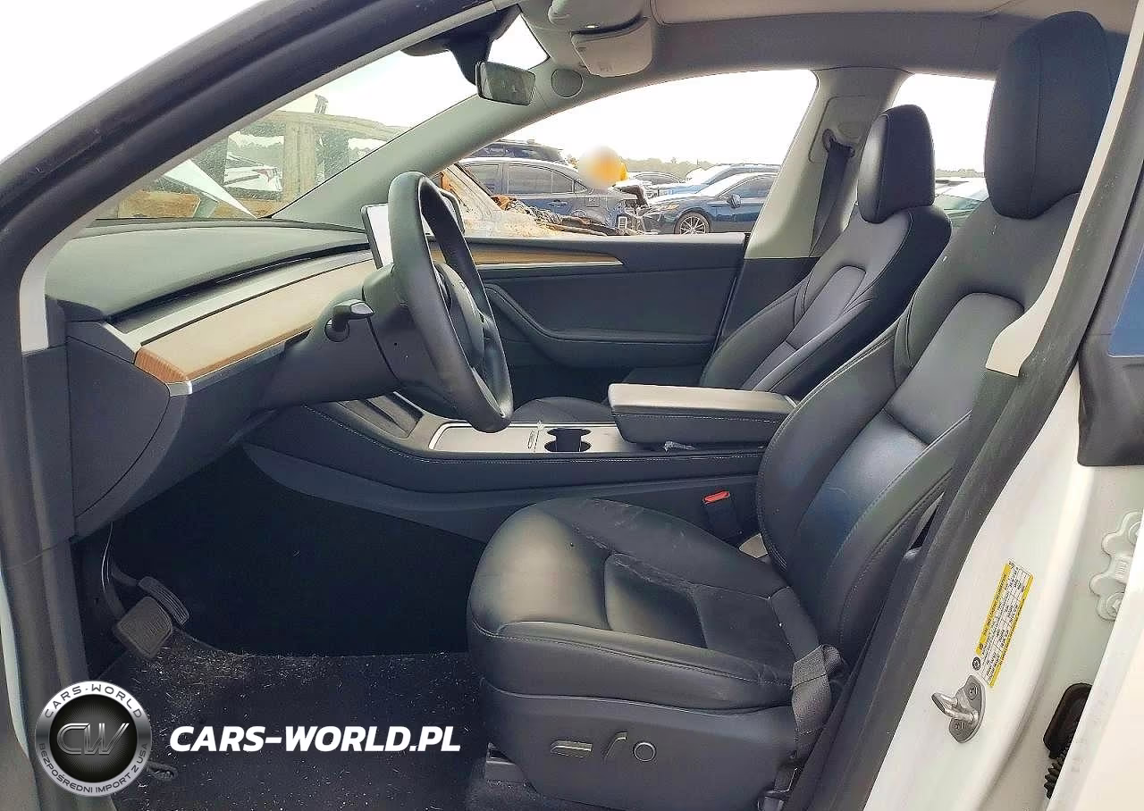 2024 Tesla Model Y VIN:7SAYGDEEXRA251973 - 7
