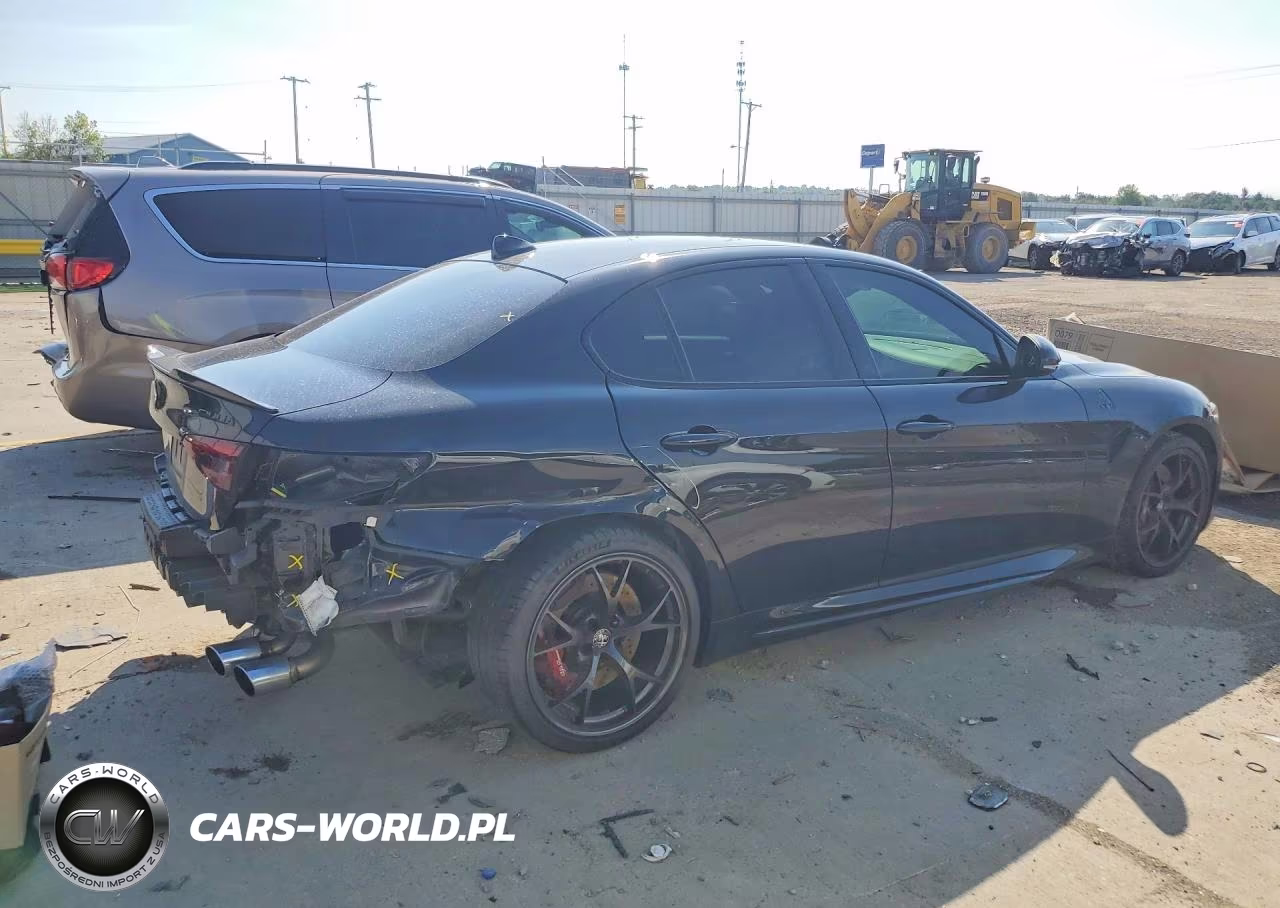 2020 Alfa Romeo Giulia Quadrifoglio VIN:ZARFAMEVXL7641094 - 3