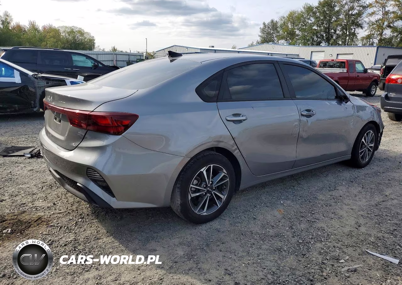 2023 Kia Forte Lxs VIN:3KPF24AD2PE672141 - 3