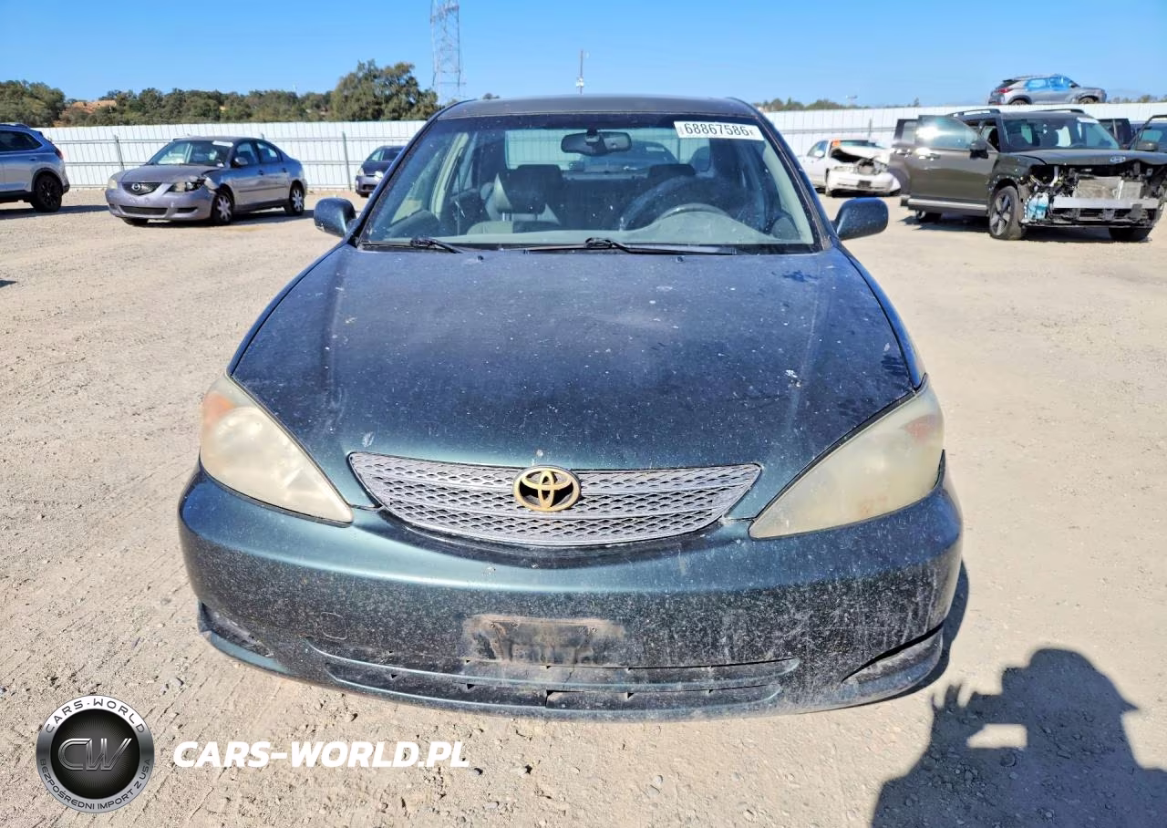 2002 Toyota Camry Xle VIN:JTDBE32K320109288 - 5