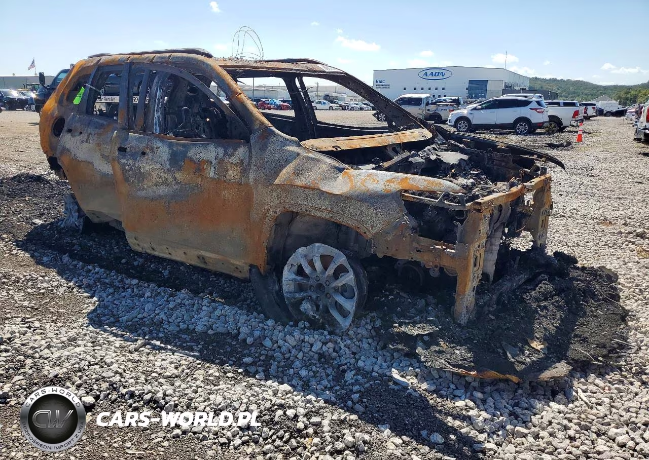 2022 Jeep Cherokee Latitude Lux VIN:1C4PJMMN5ND538265 - 4