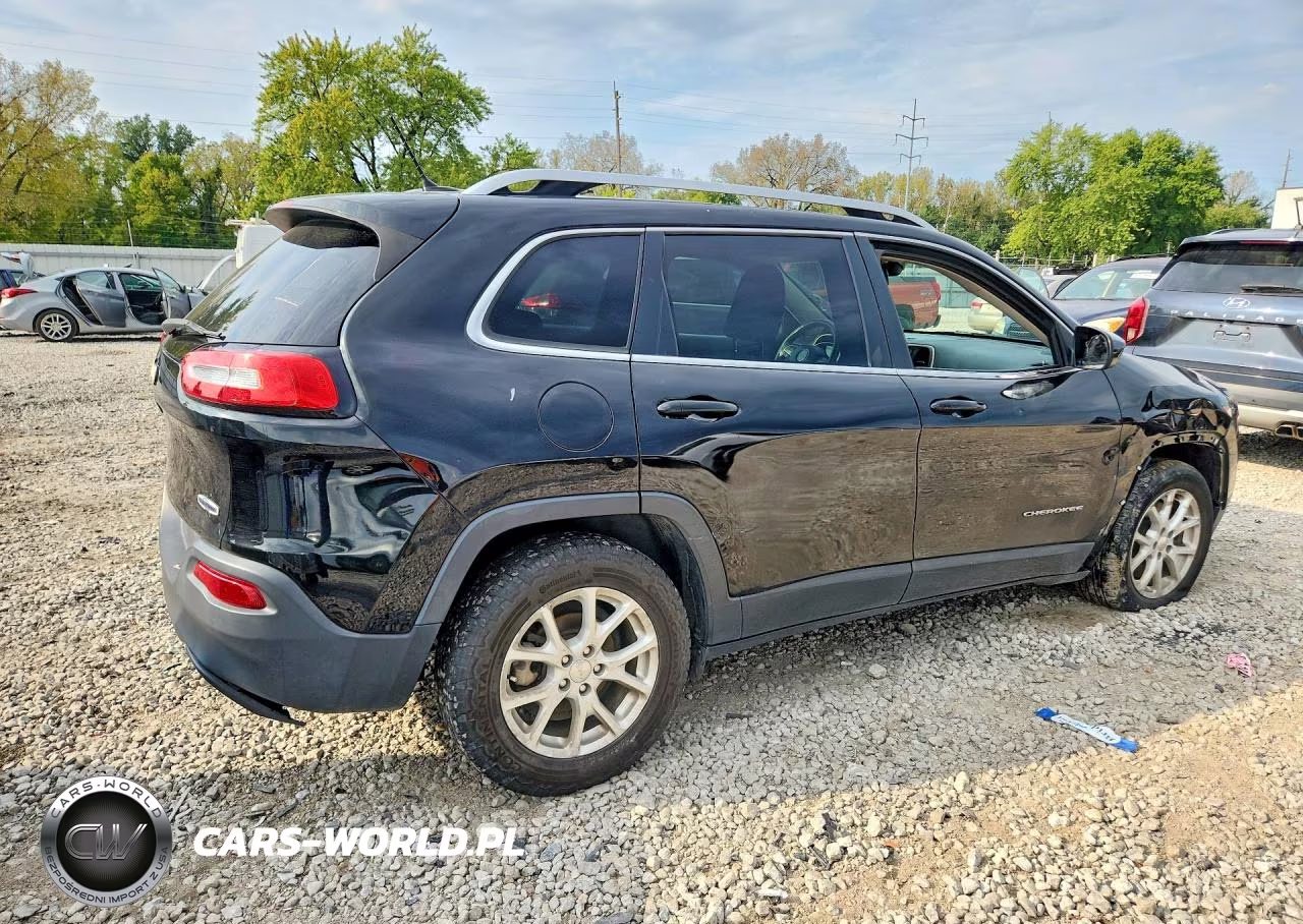 2018 Jeep Cherokee Latitude VIN:1C4PJLCB7JD563390 - 3