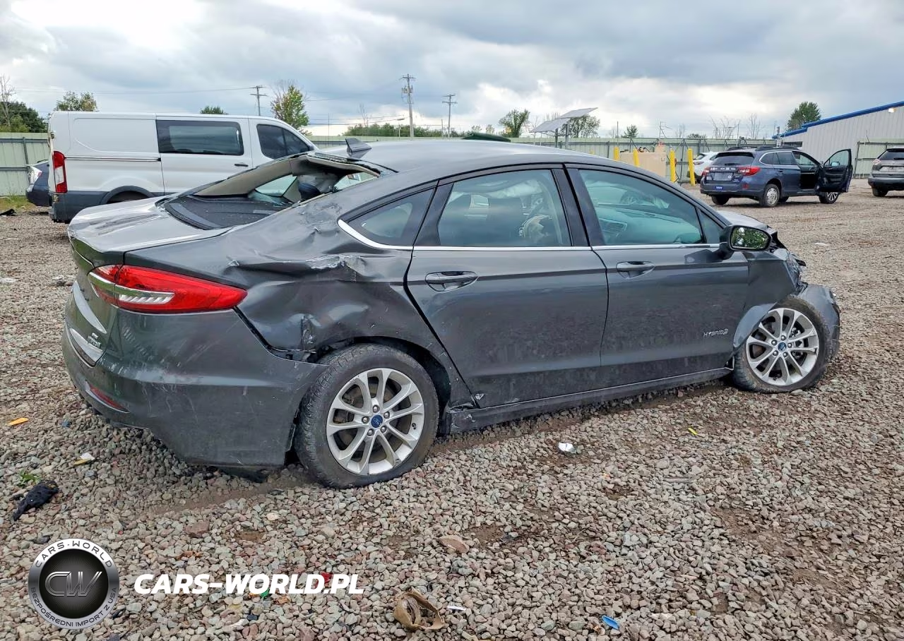 2019 Ford Fusion Se VIN:3FA6P0LU1KR107698 - 3