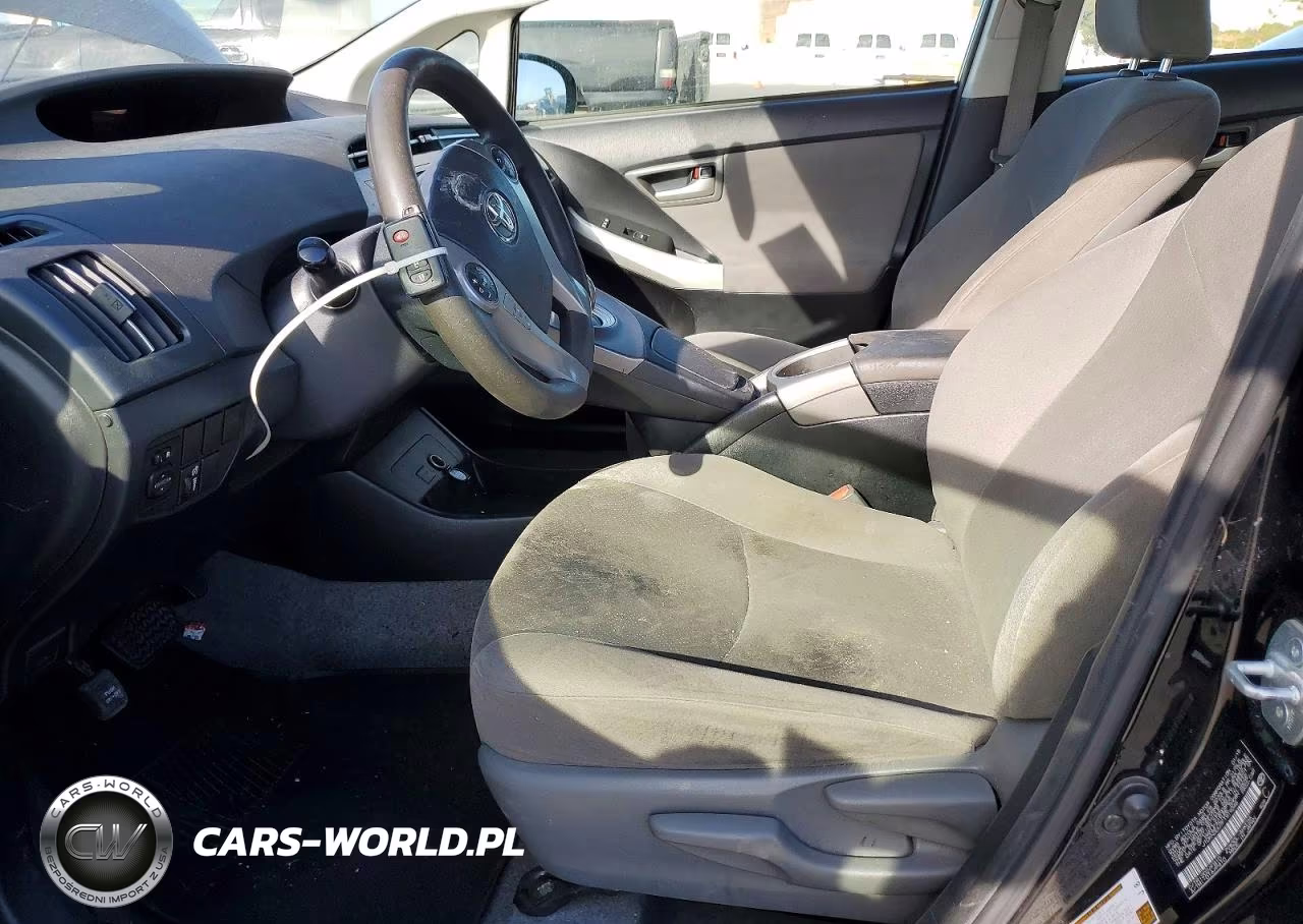 2015 Toyota Prius Two VIN:JTDKN3DU7F1919246 - 7