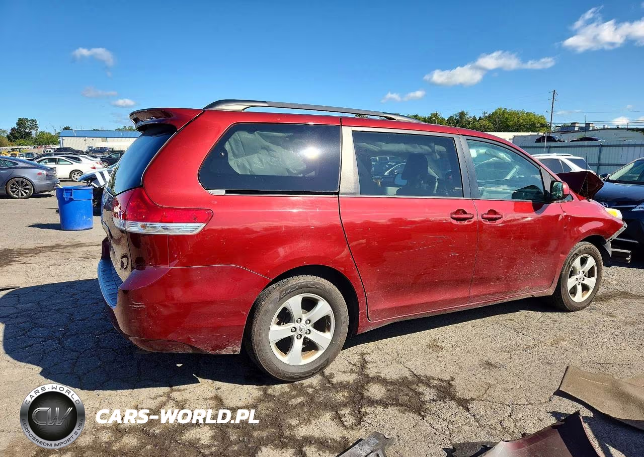 2014 Toyota Sienna Le VIN:5TDKK3DC6ES526646 - 3