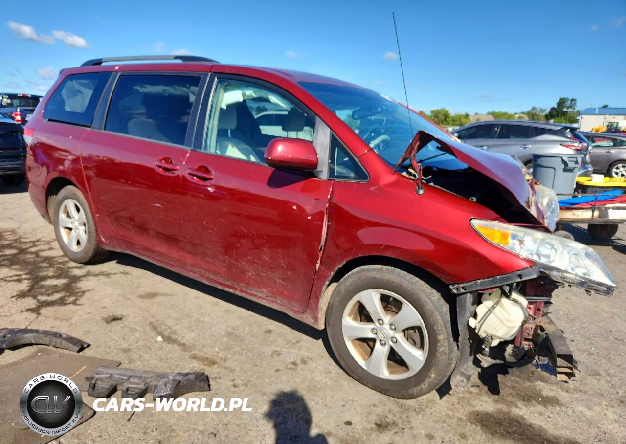 2014 Toyota Sienna Le VIN:5TDKK3DC6ES526646 - 4