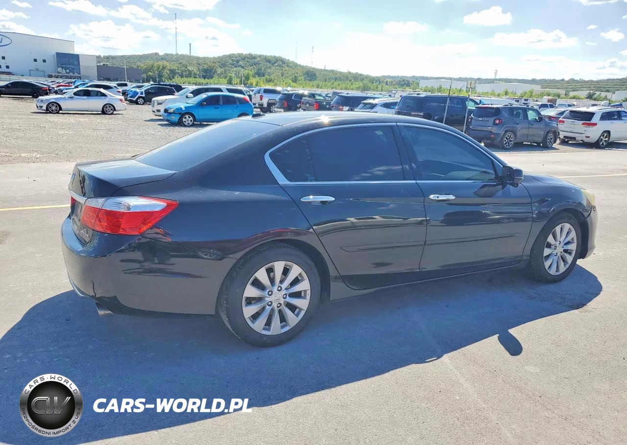 2015 Honda Accord Touring VIN:1HGCR3F98FA031477 - 3