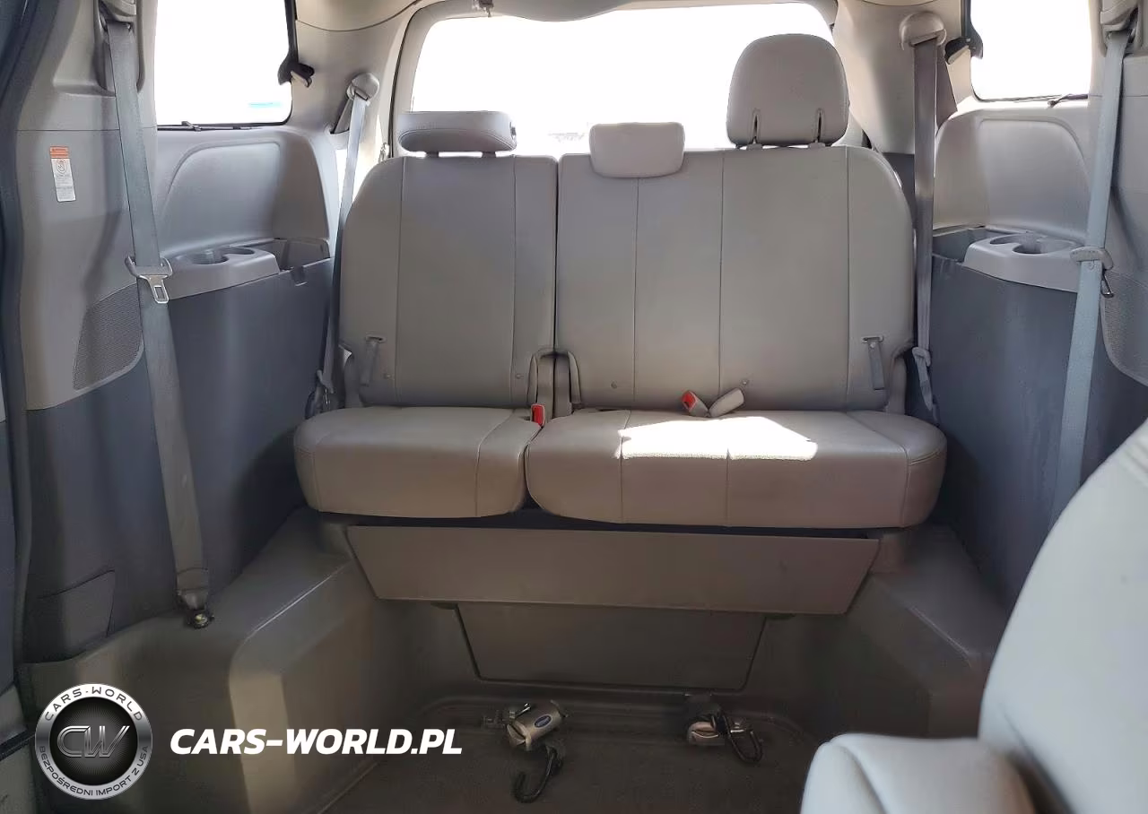 2017 Toyota Sienle-Xle VIN:5TDYZ3DC7HS867368 - 10