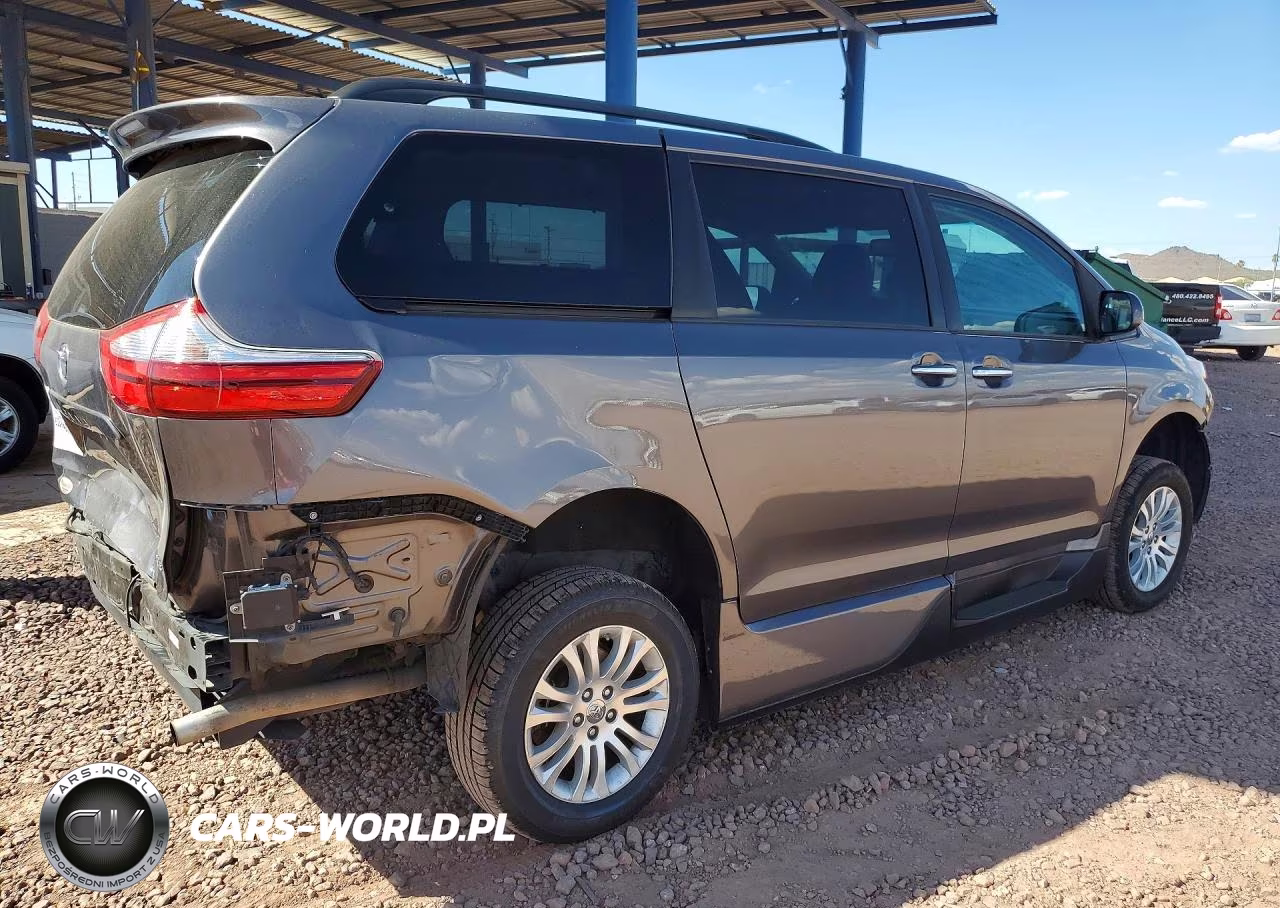 2017 Toyota Sienle-Xle VIN:5TDYZ3DC7HS867368 - 3