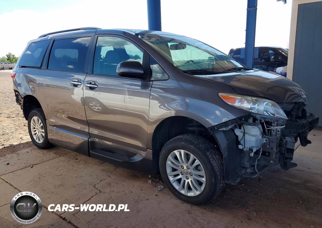 2017 Toyota Sienle-Xle VIN:5TDYZ3DC7HS867368 - 4