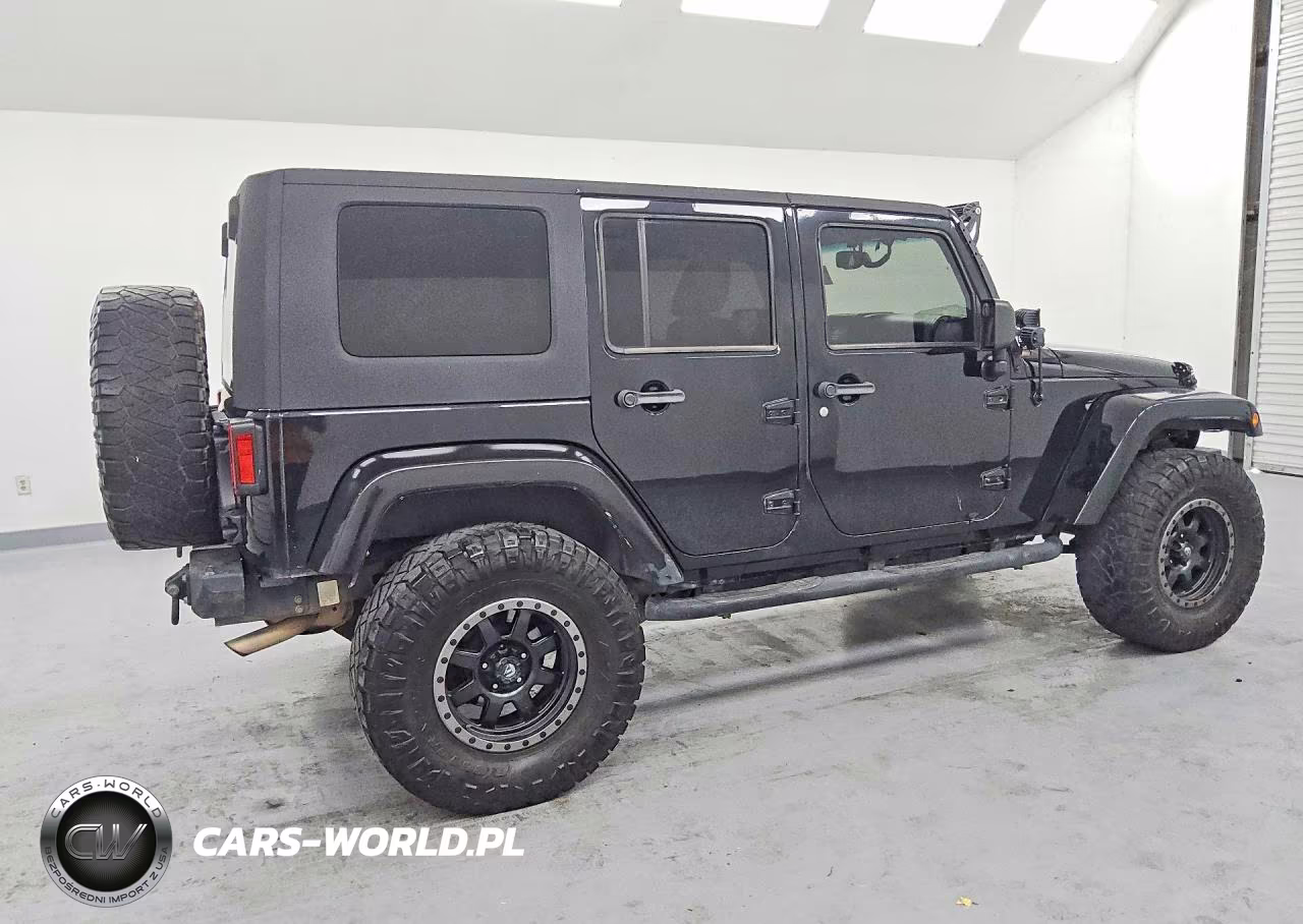2013 Jeep Wrangler Unlimited Sport VIN:1C4BJWDG8DL649131 - 3