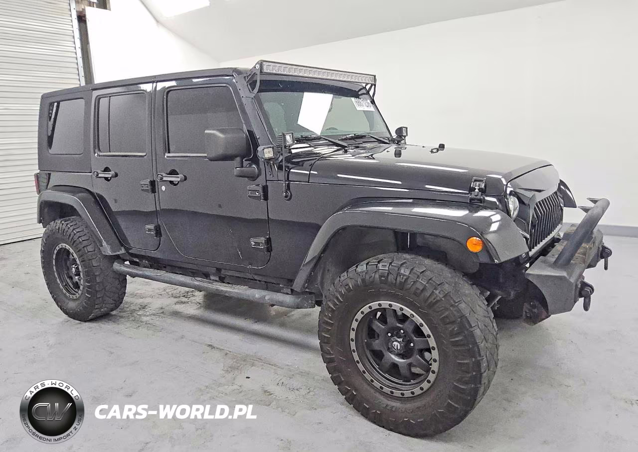 2013 Jeep Wrangler Unlimited Sport VIN:1C4BJWDG8DL649131 - 4