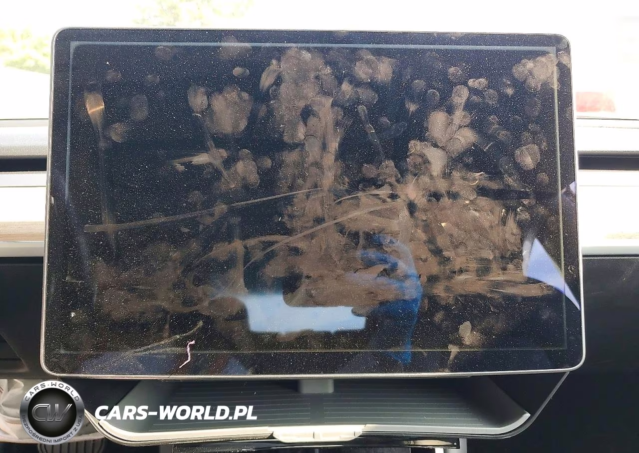 2019 Tesla Model 3 VIN:5YJ3E1EB8KF211675 - 9