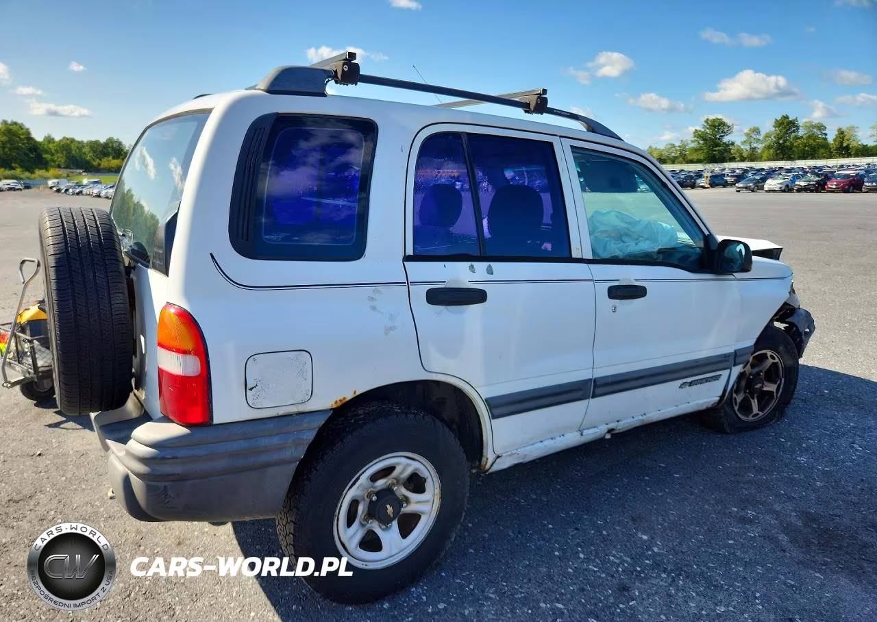 2000 Chevrolet Tracker VIN:2CNBJ13C8Y6925982 - 3