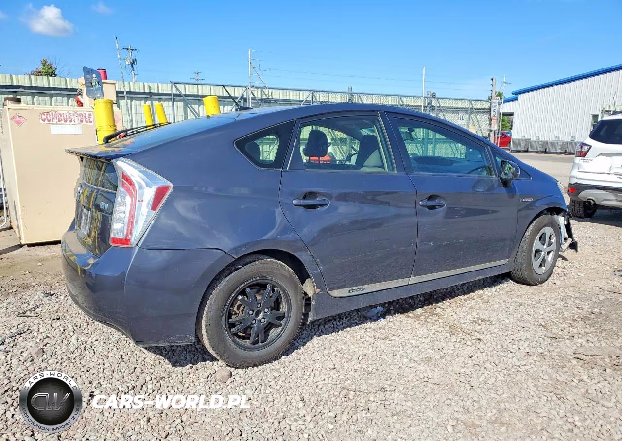 2014 Toyota Prius Three VIN:JTDKN3DUXE0358061 - 3