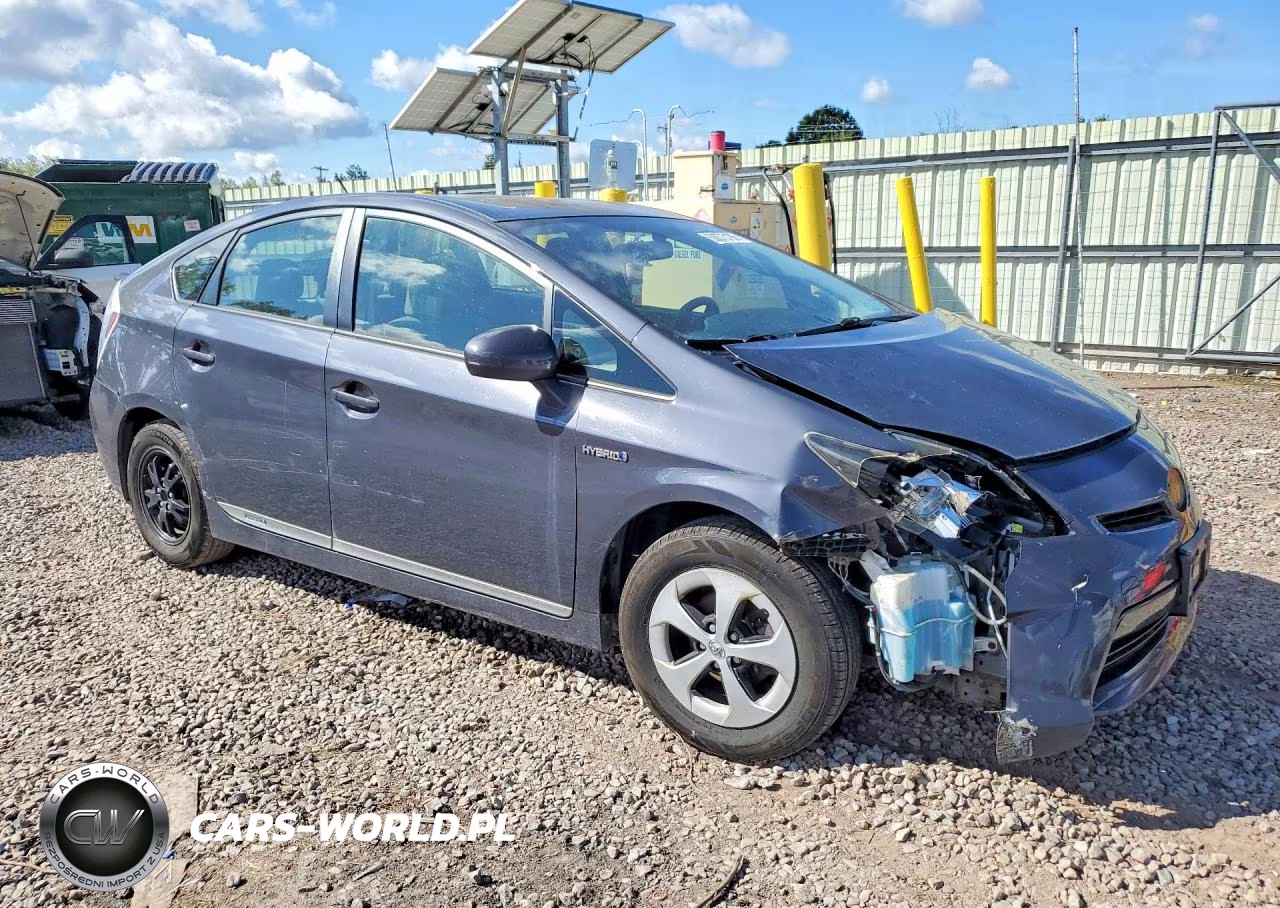 2014 Toyota Prius Three VIN:JTDKN3DUXE0358061 - 4