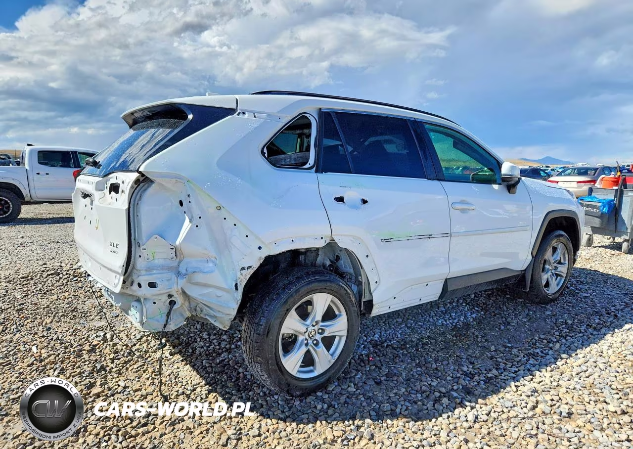 2021 Toyota Rav4 Xle VIN:2T3P1RFVXMC211132 - 3