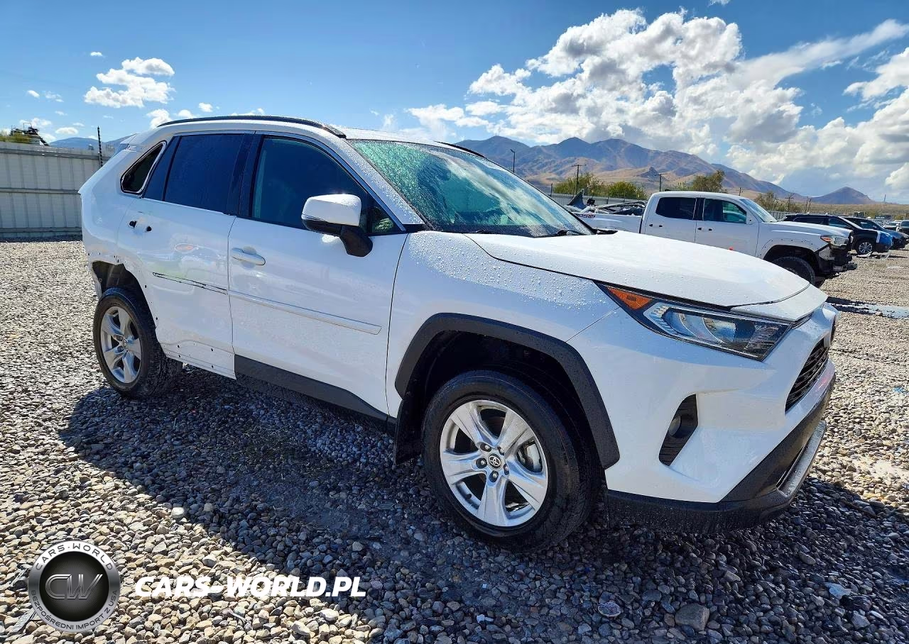 2021 Toyota Rav4 Xle VIN:2T3P1RFVXMC211132 - 4